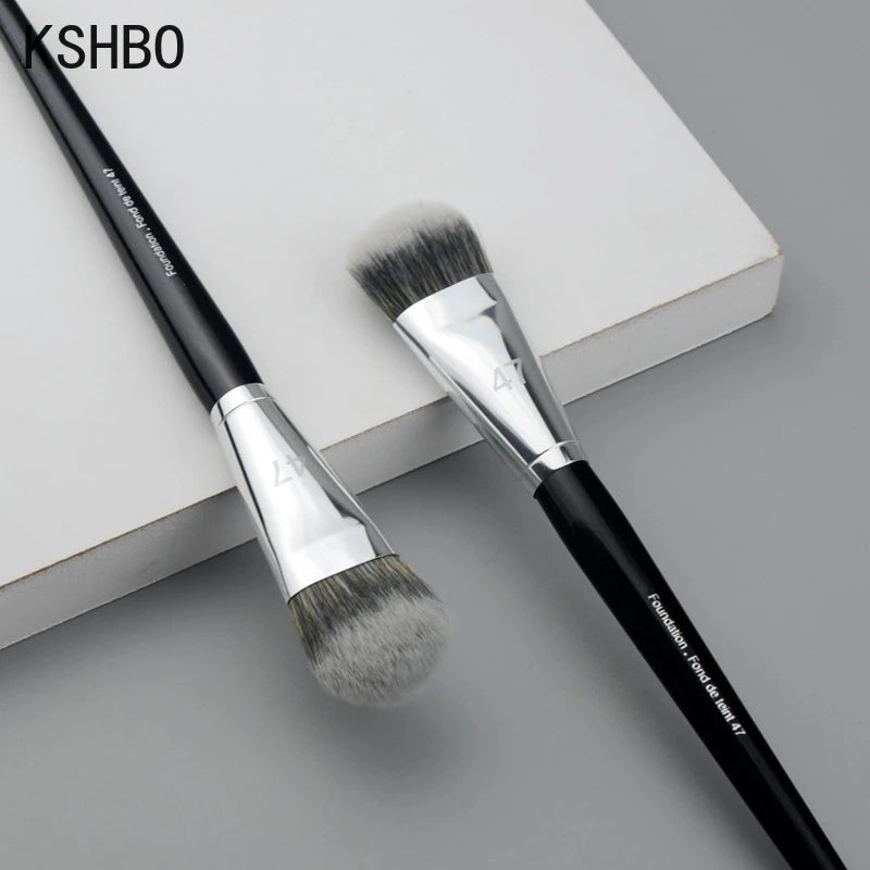 Professional Liquid Foundation Brush with Broom Head for Shadow Repair - Women's Face Base Makeup Tool